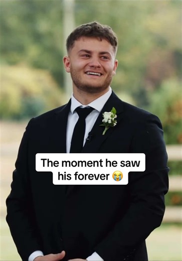 Heartfelt Groom Reaction to First Look