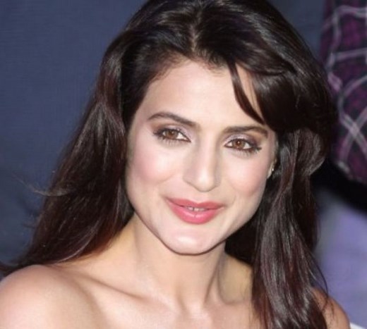 Ameesha Patel Wiki Height, Age, Boyfriend, Husband, Family, Biography - WikiBio