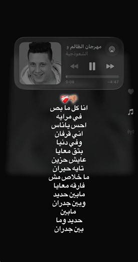 شعور الحزن والاغتراب أمام المرآة: كلمات قصيرة معبرة