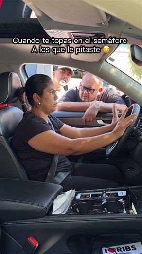 Conflicto en el Semáforo: Un Malentendido Común