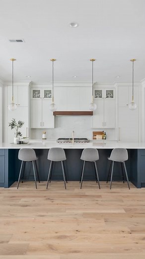 Want to make a statement in your kitchen? Do it with a beautiful island and top it off with a butler’s pantry! 😍 | Decor Cabinets Ltd
