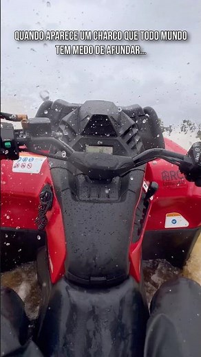 Os carros são como as lanchas… os quadriciclos são como os jetskis😂😂 #atv #trilha #viral
