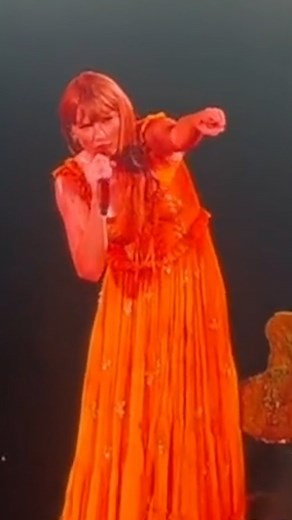 453K views · 504 reactions | Taylor Swift passes out water during...