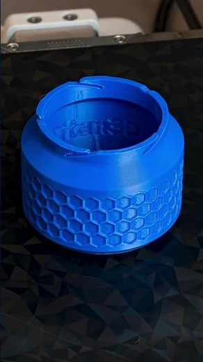 3D Printed Twist Lock Container with Honeycomb Pattern (FREE STL Files)