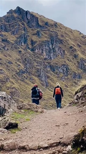 3 comments | Rainbow Fire Mystery School’s First Munay Ki Rite Initiation at Quinsacocha, with the Hampe Rite or Healers Rite given from the direct transmission of Apu Quinsacocha and our circle of love and community. #whiteeaglemedicinewoman #thewhirlingrainbowfoundation #whirlingrainbowfoundation #handsonlearning #munayki #munaykirites #sacredvalleyperu #quinsacocha #spiritualinitiation #earthkeepers #lineageofhealers | The Whirling Rainbow Foundation | Facebook