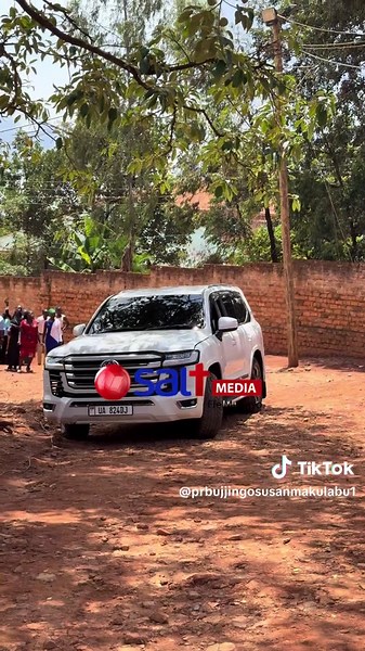 Hon. Frank Mwesigye ne Juma Witonze nga bayingirawo e Canaanaland mu kusaba