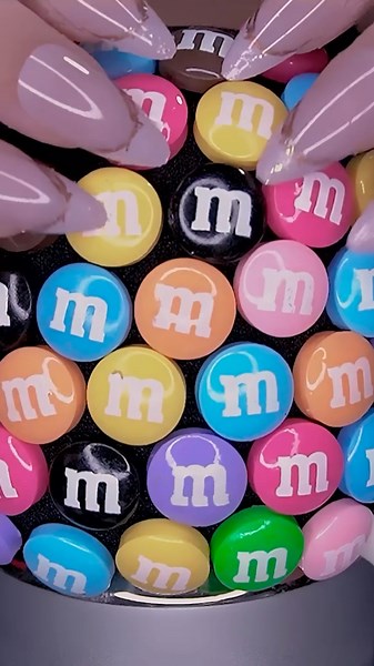 Tapping & Scratching Candy Mic ASMR 😴 #Shorts