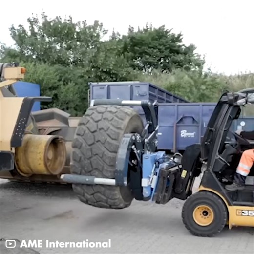 This tire handler allows one person to mount and dismount large wheels in a short period of time. | GIGadgets
