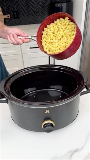 Easy 5-Ingredient Chili Mac Recipe in a Crockpot