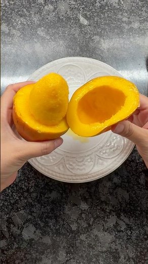 Cut and eat a mango with this easy hack!