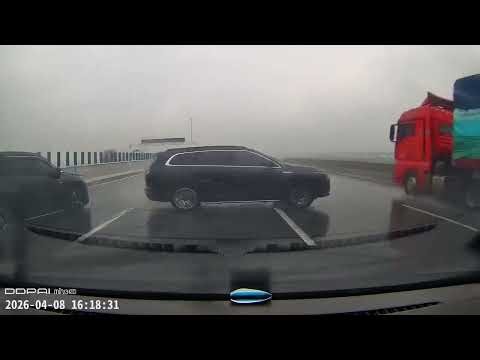 Car spins and collides with vehicles during heavy rain in Henan, China