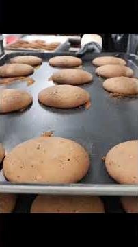 “Soft Giant Cookies You NEED to Try 😍🍪”
