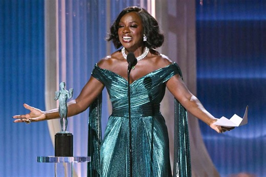 Viola Davis suffered wardrobe malfunction while reacting to Michael B. Jordan's Actor Award win