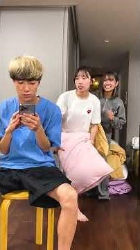 枕でぶん殴るドッキリ🌙 #Shorts