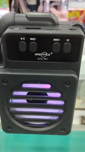 Altavoz Bluetooth portátil de potencia, ¡para que vayas de fiesta allá donde vayas! Con batería recargable que tiene una autonomía de 2h. Súper graves con un sonido limpio y sin distorsiones, incluso al volumen máximo. Vincula el parlante con tu teléfono, portátil o cualquier otro dispositivo habilitado con bluetooth para cambiar las canciones y ajustar el volumen desde hasta 10 metros de distancia. #ventas #ventasonline #ventasdetal #compras #comprasonline #comprasegura #ComprasInteligentes #do
