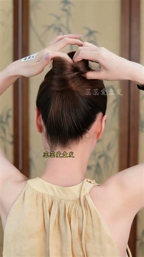Classy Bridal Bun for Your Big Day 👑🌼 #classybride #bridalbunstyle #weddinghairdo #fashion