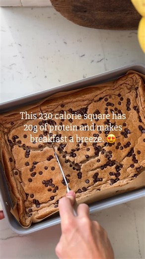 Lillie Biesinger on Instagram: "How many protein bake variations is too many protein bake variations? . I can’t stop! And try not to let our fridge stash run out of one of them. Obsessed! Build a big bowl topped with yogurt, whipped cream, nut butter and fruit like I recommend, or just grab a square for a quick snack. 😍 Serving size: 165g (a big square!) 232 calories, 4.2 fat, 28.6 carbs, 20.4 protein, 4.4 fiber . I’m always adding new meal prep breakfasts like this one, along with other new re