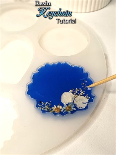 Resin Keychain Tutorial: Creating Beautiful Blue Magic