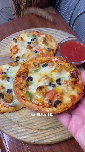 Mini Pizza Recipe at Home: Easy & Delicious