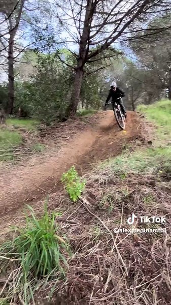 Fleti, fleti! ••• #mtb #mtbenduro #mtbtrail