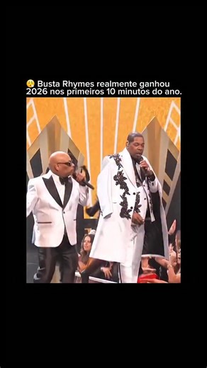 Impressionante © on Instagram: "a apresentação de Busta Rhymes no *Dick Clark’s New Year’s Rockin’ Eve* mostrou que ele continua extremamente relevante, unindo técnica impressionante e muita energia no palco. ao lado de DJ Cassidy, T.I. e Wyclef Jean, ele celebrou o hip-hop em grande estilo, com destaque para “Look At Me Now”, que viralizou nas redes. o momento reforçou que seu famoso *speed rap* ainda é um dos mais impressionantes do gênero, conquistando diferentes gerações de fãs."
