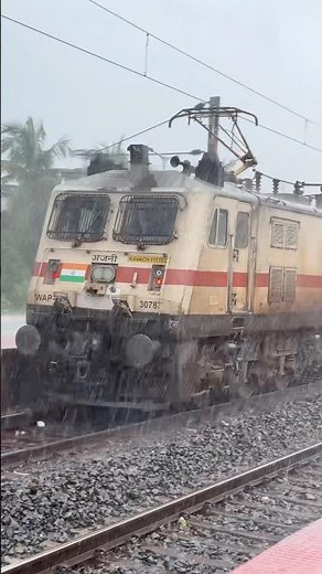 Heavy Rain AJNi Wap-7 Engine Front Pantograph Use Reverse Cross #shorts #viral