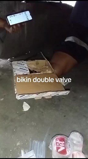 bikin double valve buat bus hino biar remnya mantap, trima kasih @Bilal Rizky Rajiban sudah videoin😁 #foryourpage #bushinoindonesia #buspariwisata #bushinoindonesia #mekanikbus #busviral #duniaku #kerjamekanik #busmania #busindonesia