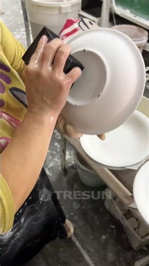 Hand-painted ceramic tableware making - a combination of automation and craftsmanship
