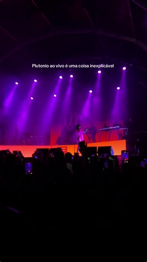 Plutónio ao vivo: momentos inesquecíveis no concerto