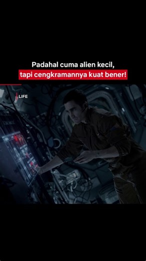 Alien sekecil itu bikin Jake Gyllenhaal & Ryan Reynolds panik! 😨 Tonton Life di sini: https://www.netflix.com/id-en/title/80158764 | Netflix
