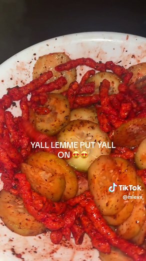 Hot chorros with pepino con limón y Tajín best combo😍🚽