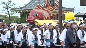 唐津くんち”唐津くんち”獅子や兜をかたどった14台の豪華絢爛な曳山に「迫力があってやっぱりすごい」