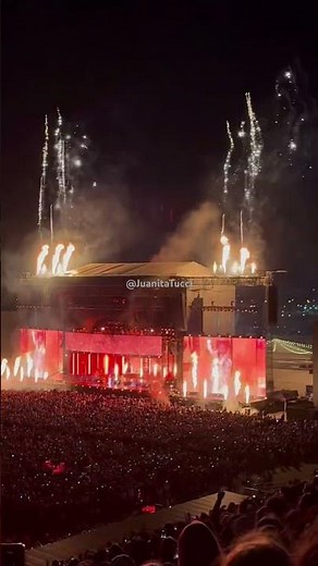 Uptown Funk - Bruno Mars LIVE CONCERT in Toronto.
