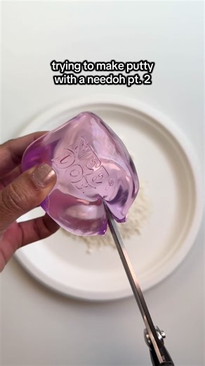 Is flour or cornstarch the move? (pls don’t eat it y’all 😭) #putty #needoh