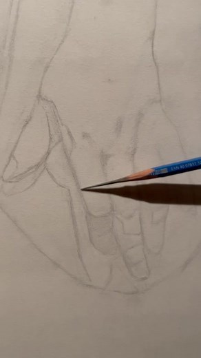 Watch me draw a hand cast from life over 180 hours #academicart #academicdrawing #realism #realistart #pencildrawing #pencilart #graphite #pencilsketch #handdrawing #anatomy #atelierartiste #contemporaryrealism #grandcentralatelier #atelierart