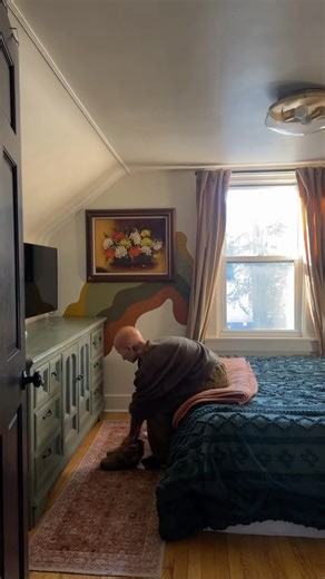 Marisa Ramirez on Instagram: "I dress like I’m always ready to crawl into bed and take a nap ✨🍂🍵🍁🐻 #alopecia #confidence #outfitinspo #falloutfits #grwm #getdressedwithme #autumnootd #falloutfits #alopeciaawareness #brca1 #mastectomy #bodyimage #brca #aestheticflatclosure"