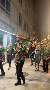 62K views · 569 reactions | Monte Alto a 100 pone la nota musical a este sábado con su organillo y coloridos atuendos mientras celebran por las calles de A Coruña su tercer puesto en el concurso de comparsas | Quincemil | Facebook