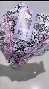 Attention all fashionistas & Hello Kitty enthusiasts!  Get ready...