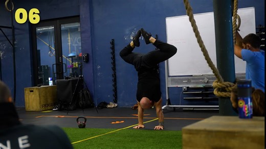 Handstand leg variations: straddle, tuck & frog explained