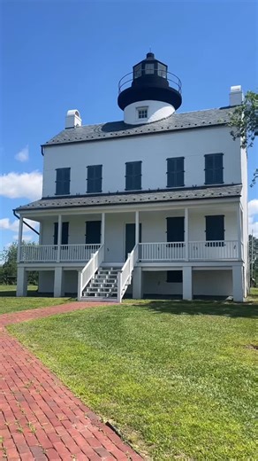 Elisabeth | Meet Me In Maryland LLC on Instagram: "MD Day Trip idea!!! 🥰✨ I recently visited St. Clement’s Island and St. Clement’s Island Museum for the first time! 🤩 St. Clement’s Island is the site of Maryland’s first colonial landing in 1634! The island itself is a great place to fish, have a picnic, and walk around! You can also access the replica of the Blackistone Lighthouse on the island 🌊 Admission to the museum is $7 and includes a water taxi ride to and from St. Clement’s Island 🎟