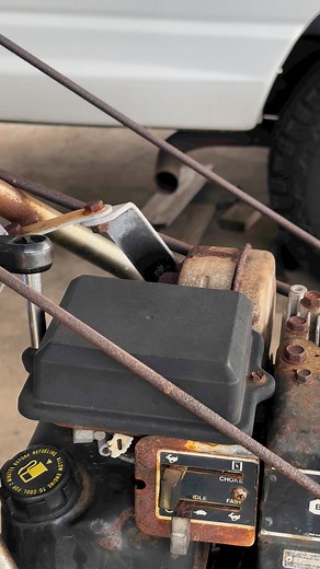 Removing of air filter on Briggs & Stratton Small Engine. #briggs #carburetor #diy #mechanic#smallengine #trucut #toro #craftsman #murray #snapper #cubcadet #troy-bilt #husqvarna #simplicity | Joseph Dumlao