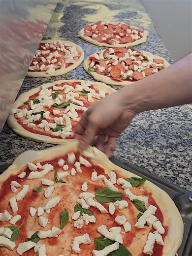 This is but a taste of the insanity of a local pizzeria make line on Super Bowl Sunday. We're a sub-1000 ft² pizza shop pushing the limits of what we can produce out of a space this size. We serve three crust styles out of two ovens. 1. Neapolitan out of our @fierogroup Joy 160 2. Detroit out of @pizzamasterovens top deck 3. New York out of the bottom deck Expo line becomes the bottleneck. At any one time we could have 20 pies or more leaving the ovens simultaneously. This is a challenge even fo