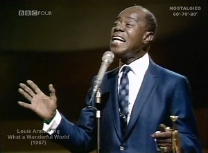 60's... "What a Wonderful World" : une chanson sortie en période de grandes tensions raciales et politiques, tel un message d'espoir en attendant des jours meilleurs... Résolument positive et tournée vers l'avenir, elle met en évidence les plaisirs de la vie et la beauté du monde. Une pensée pour Louis Armstrong qui nous a quittés il y a 50 ans aujourd'hui... #LouisArmstrong | Nostalgies 60'-70'-80'