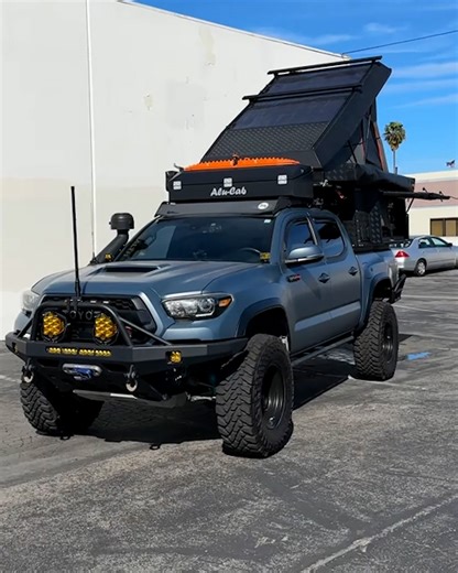 Fitted with an array of top tier camping tech, this has to be every explorers dream vehicle 🚗🌲 | UNILAD Tech