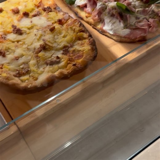 Ben Robson on Instagram: "The Eternal City… 🍕 🇮🇹 🍷 🍝"