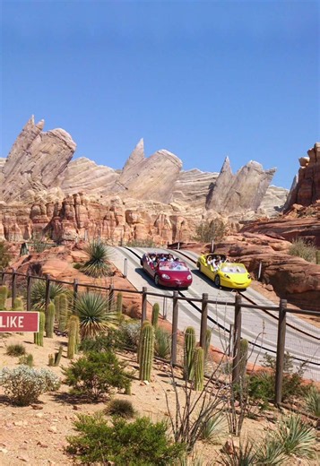 世界でここだけ！カーズアトラクション｜カリフォルニアディズニー体験