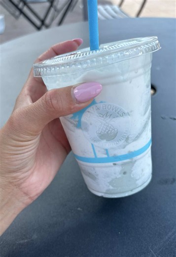 Tasting the Mermaid Smoothie at Playabowl