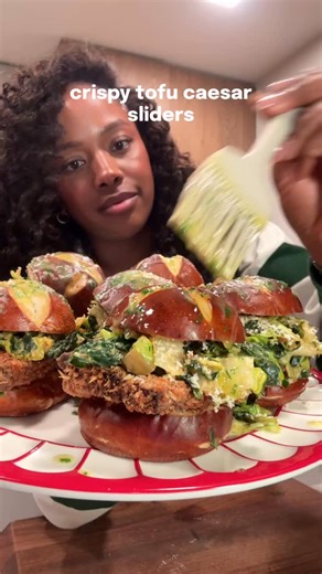crispy tofu caesar sliders 🍔 🥬🌶️ these were soooo good and the chili crisp caesar dressing is a musttttt. if you know, you know 🤞🏾 The full recipe is on Substack! I hope you love these as much as we do!!! #sliders #gamedayfood #plantbased | Shakayla Felice