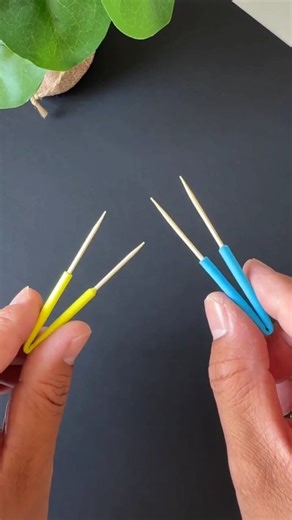 Paper Craft Ideas on Instagram: "Tired of greasy fingers every time you snack? 🥴 Try this genius DIY hack: roll a small square of paper, fold it in half, and insert toothpicks on each side. Just like that, you’ve got a mini snack clip that keeps your hands clean and your cravings satisfied. So simple, so smart! #craft #dıy"