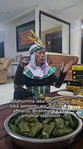 BUKBAR LIVE: Ngabuburit Wars! Eps.2 kemarin kita berhasil OPICK COMEBAK. Tapi sayang, gak berhasil jalanin tantangannya. Yuk, langsung aja kita jalanin hukumannya. Cari takjil dan buka puasa pake baju Khaleed. Let's go... Jangan lupa untuk Berburu Kemenangan Bareng Mobile Legends dan dapatkan HP Gratis serta hadiah menarik lainnya. @mobilelegends_id #BUKBARMLBB #BUKBARLIVE #NgabuburitWars #TEAMOPICK